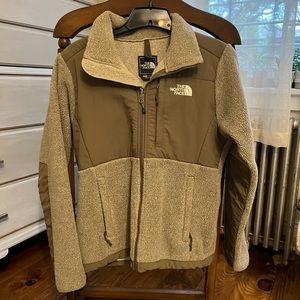The North Face Women’s Denali Fleece, size XS